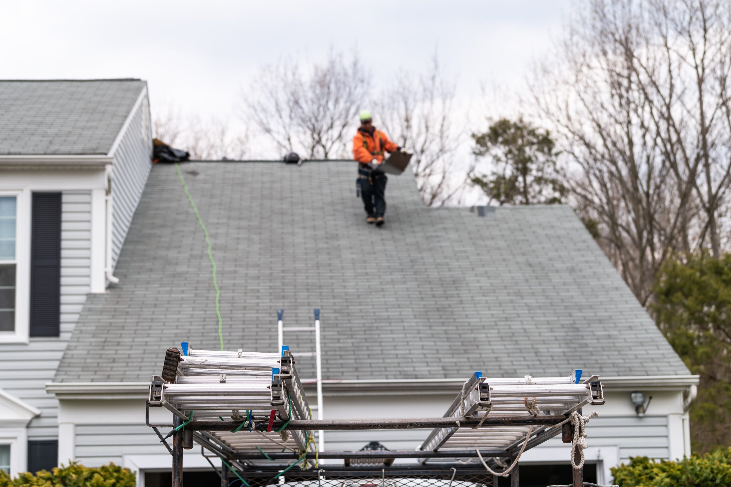 Roofer in the Gainesville, GA area that replaces roof, repairs roof and installs new roofs on residential and commercial buildings.